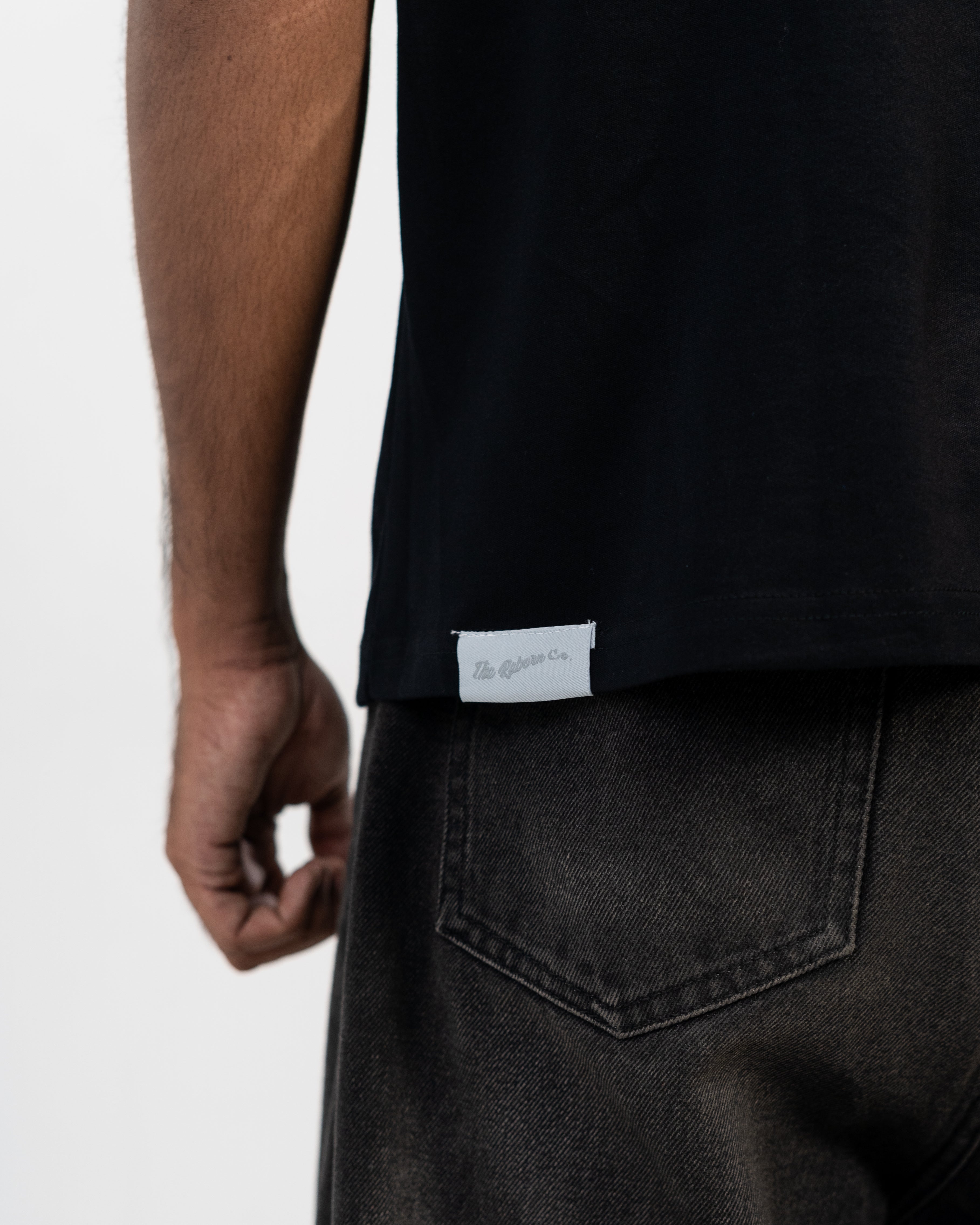 cropped essential tee // BLACK