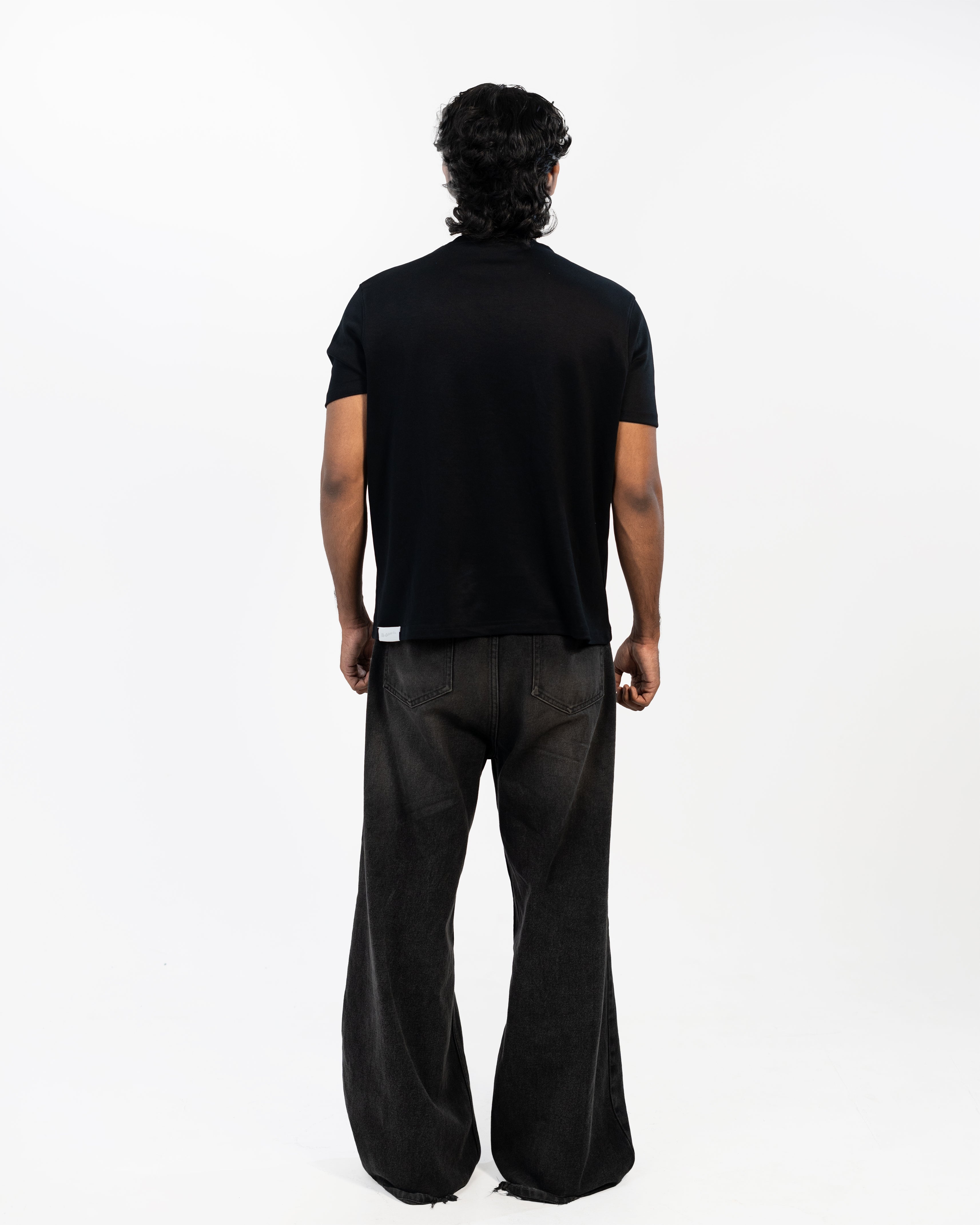 cropped essential tee // BLACK